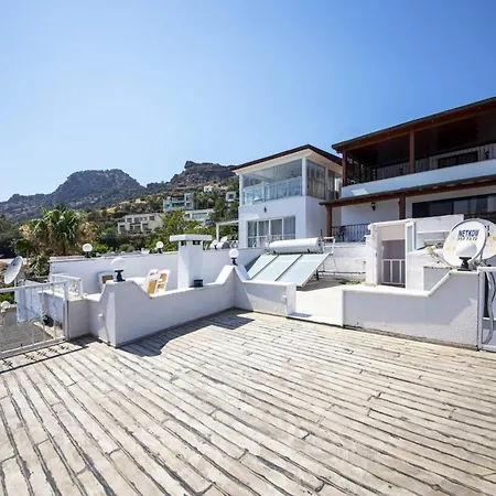 Seaside House With Mesmerizing View In Göltürkbükü