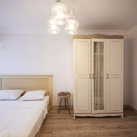 Seaside House With Mesmerizing View In Apartman Golturkbuku