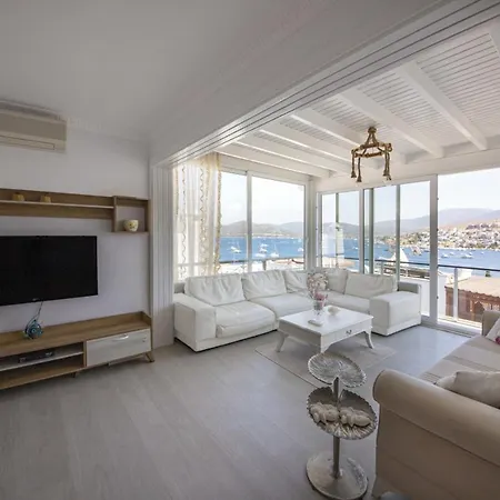 Seaside House With Mesmerizing View In Apartman Golturkbuku